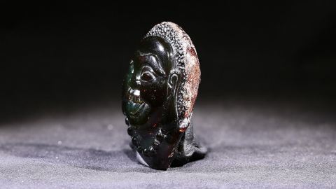 Bernstein Buddha handgeschnitzt