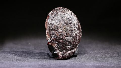 Buddha als Schnitzerei im Bernstein