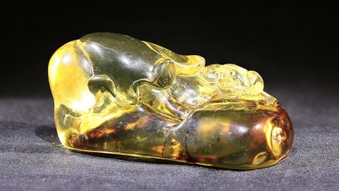 Bernstein Lotosblume handgeschnitzt