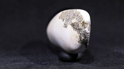 weißer Naturbernstein