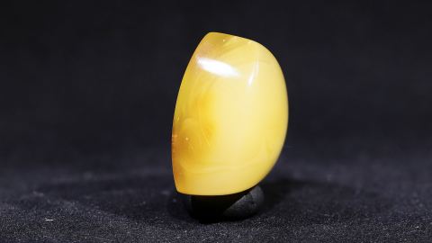 Naturbernstein geschliffen und poliert