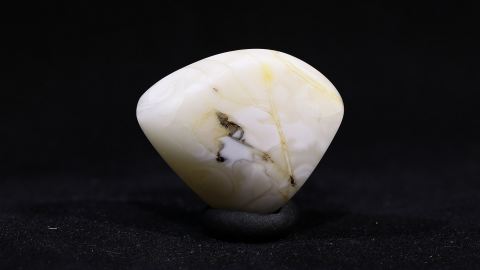 weißer Naturbernstein