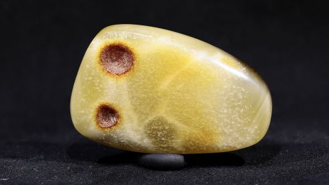 Naturbernstein geschliffen und poliert