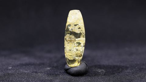 Naturbernstein mit einzigartigen Einschlüssen