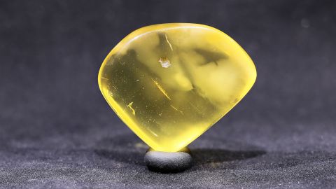 Naturbernstein geschliffen und poliert