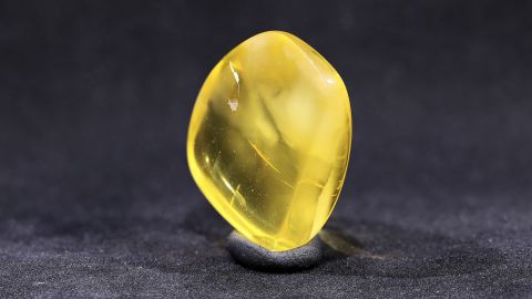 Baltischer Bernstein geschliffen und poliert