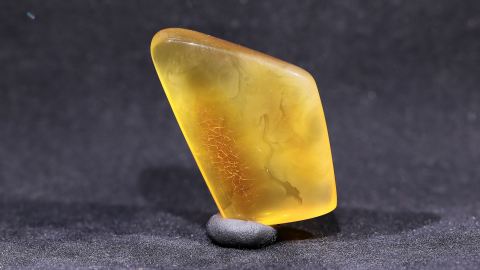 Naturbernstein geschliffen und poliert