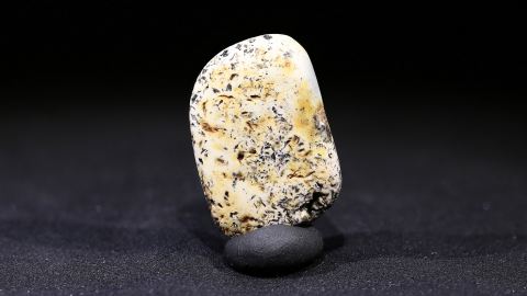 blauweißer Naturbernstein