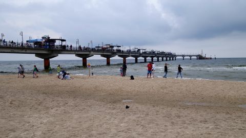 Bernsteinsuche in Międzyzdroje an der Ostsee, Polen