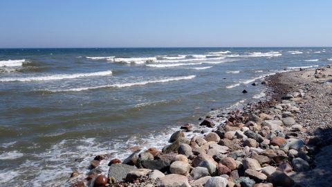 Strand in der Nähe der Leuchtturms, Latarnia Morska Rozewie