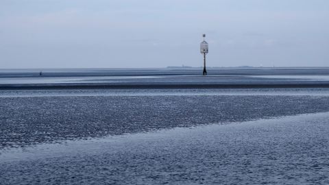 Rettungsbaken und Insel Neuwerk bei Cuxhaven