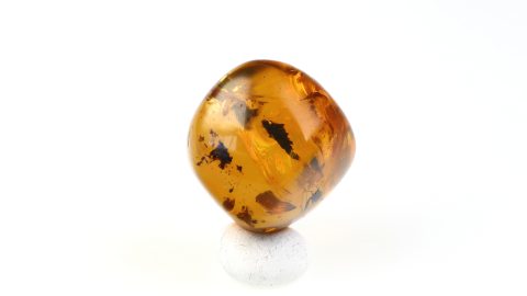 Bernstein mit Einschlüssen