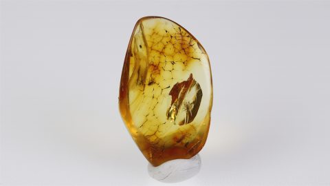 Bernstein mit Einschlüssen