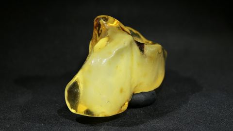 Baltischer Bernstein geschliffen und poliert