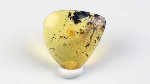 Naturbernstein von Hand geschliffen