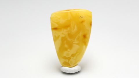 Baltischer Bernstein geschliffen und poliert