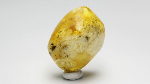 Naturbernstein von Hand geschliffen und poliert