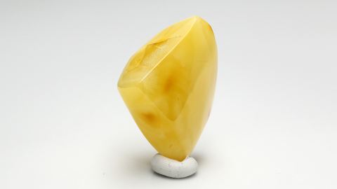 Baltischer Bernstein geschliffen und poliert