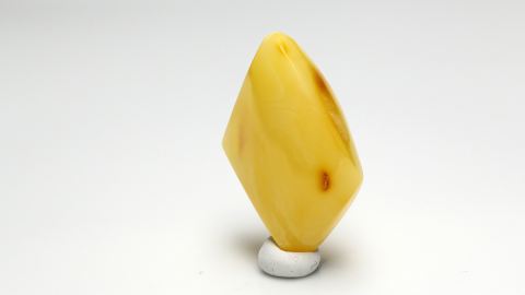 Naturbernstein geschliffen