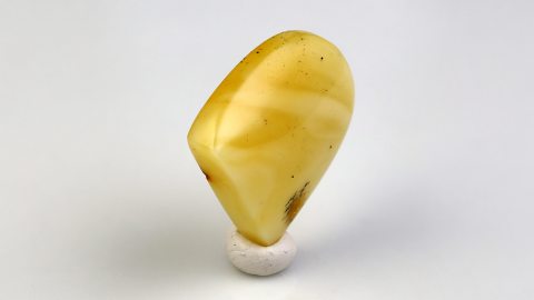 Baltischer Bernstein von Hand geschliffen