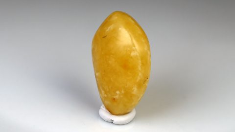 Naturbernstein geschliffen