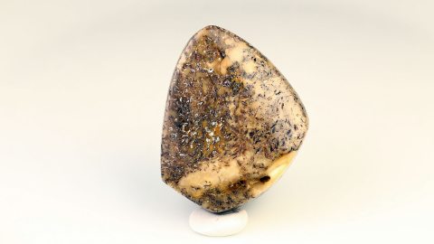 Baltischer Bernstein von Hand poliert