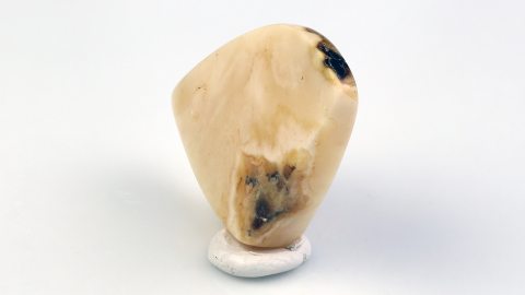 Baltischer Bernstein von Hand geschliffen