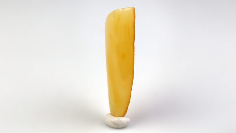 Baltischer Bernstein von Hand geschliffen