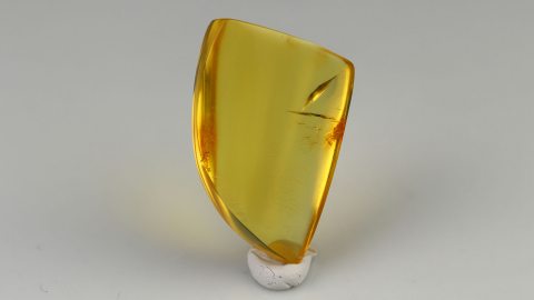 Naturbernstein von Hand geschliffen