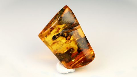 Naturbernstein von Hand geschliffen