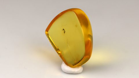 Naturbernstein von Hand geschliffen