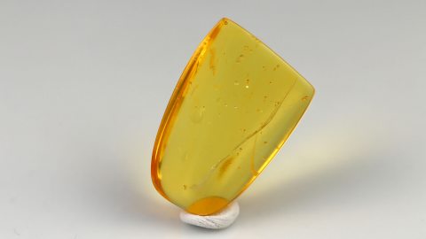 Naturbernstein von Hand geschliffen