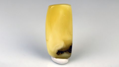 Bernstein geschliffen und poliert