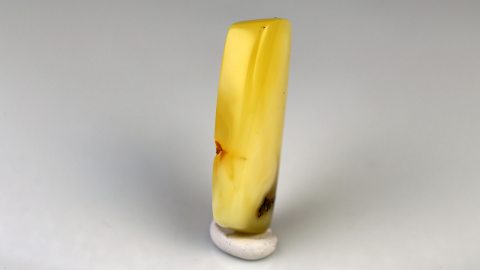 Baltischer Bernstein von Hand geschliffen