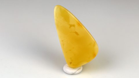 Naturbernstein von Hand geschliffen