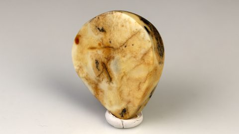 Naturbernstein von Hand geschliffen