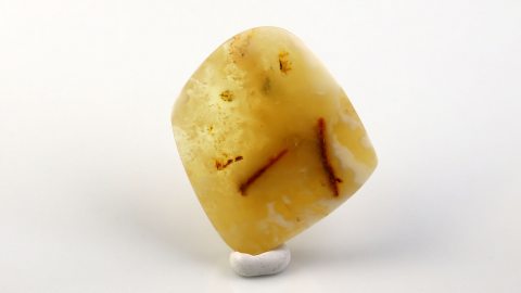 Baltischer Bernstein von Hand geschliffen und poliert