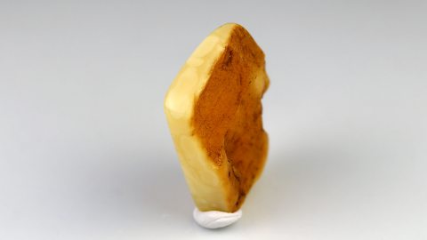 Naturbernstein von Hand geschliffen