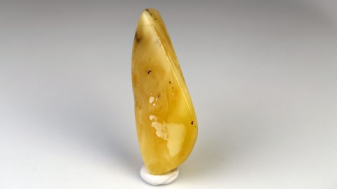 Naturbernstein von Hand geschliffen