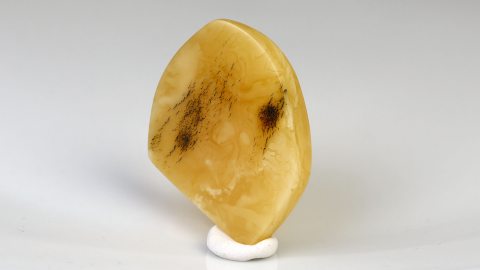 Naturbernstein von Hand geschliffen