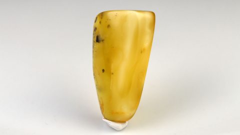 Naturbernstein von Hand geschliffen