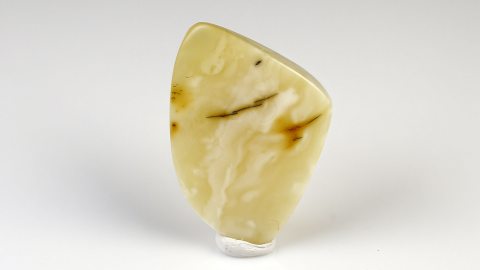 Naturbernstein von Hand geschliffen und poliert