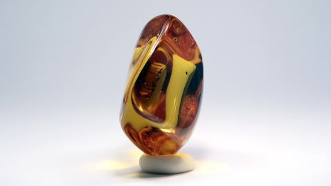 Baltischer Bernstein mit Ameise als Einschluss