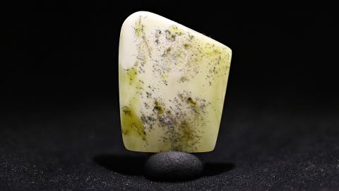 Naturbernstein geschliffen