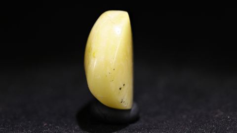 Naturbernstein poliert
