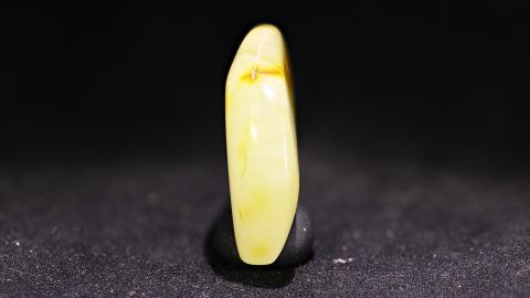 Naturbernstein poliert