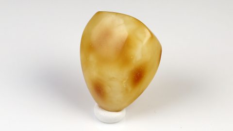 Naturbernstein geschliffen