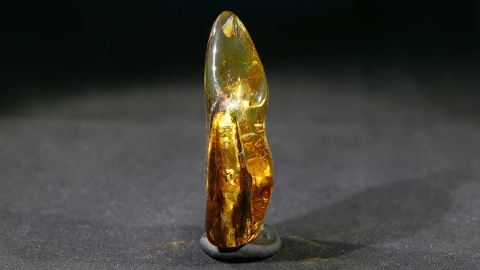 Bernstein geschliffen und poliert