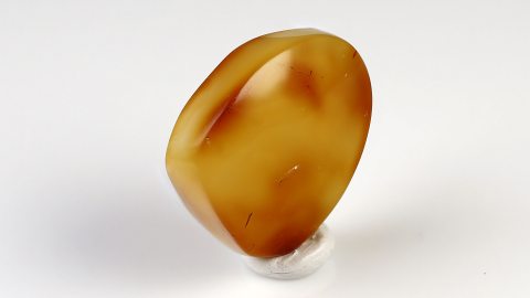 Baltischer Bernstein von Hand geschliffen