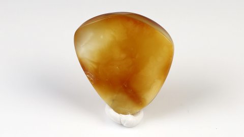 Naturbernstein poliert